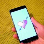 Smartphone dating app illustration, tags: das - CC BY-SA